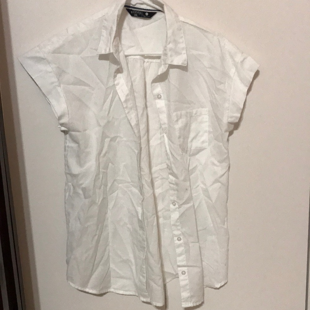 Sleeveless White Buttonup